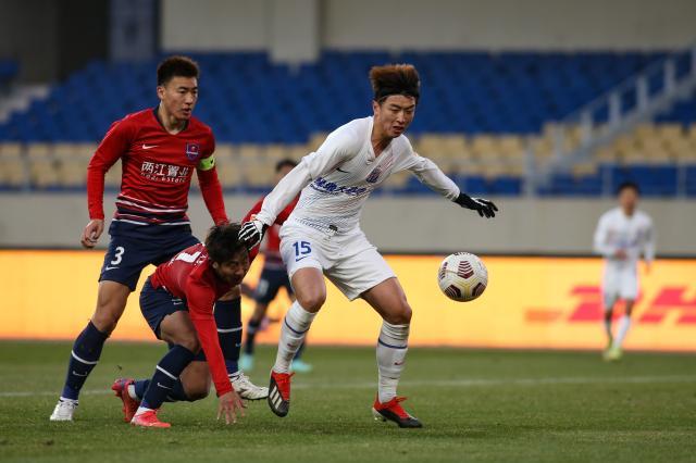 九游体育比分直播、实时比分网、足球比分、篮球比分、电竞比分、九游体育战绩查询-【中超】杨旭头球中框赵明剑失良机 重庆0比0申花